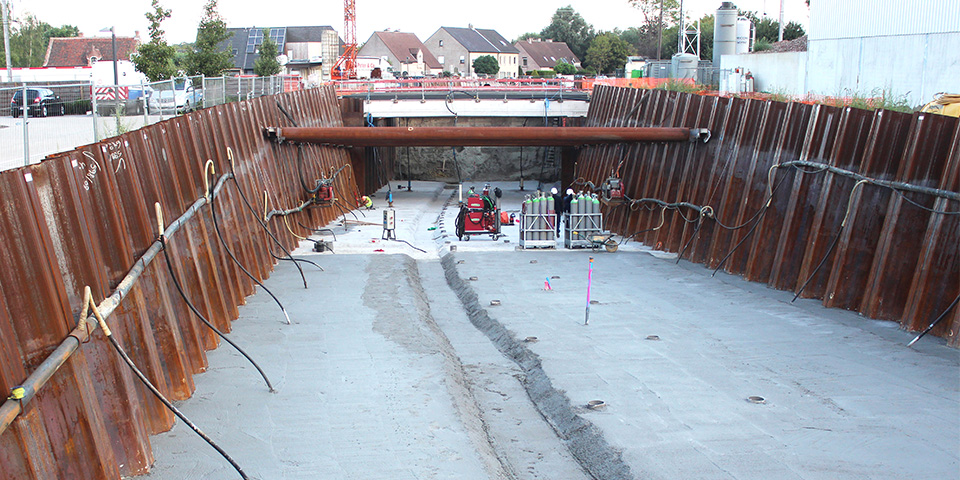 Slechts twee dagen spooronderbreking voor bouw tunnel door gebruik van stalen damplanken