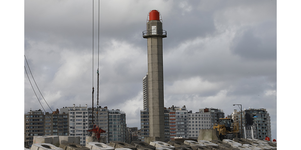 Oude radartoren wordt afgebroken voor verbreding havengeul
