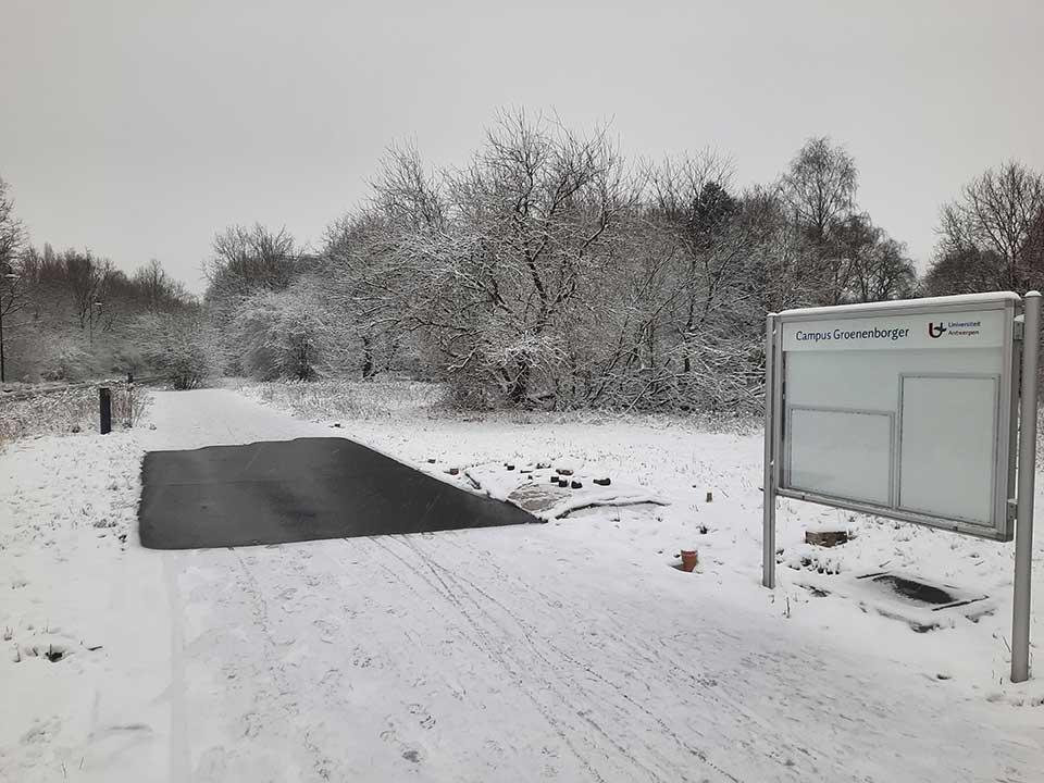 Unieke asfaltzonnecollector houdt pad op campus UAntwerpen sneeuw- en ijzelvrij