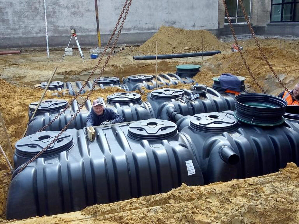Ondergrondse tanks met buffercapaciteit van 250.000 liter voor school in Vorst